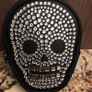 BBW SKULL CROSS COSMETIC BODY BAG WITH BLACK SHOULDER STRAP!!  HALLOWEEN 23